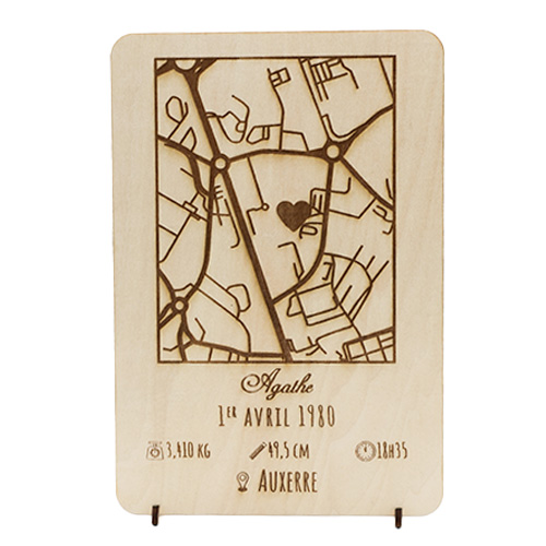 Carte de naissance personnalisée gravée sur bois avec prénom, date, heure, poids, taille et lieu de naissance. Cadeau unique et décoratif.