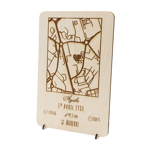 Carte de naissance personnalisée gravée sur bois avec prénom, date, heure, poids, taille et lieu de naissance. Cadeau unique et décoratif.