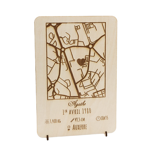 Carte de naissance personnalisée gravée sur bois avec prénom, date, heure, poids, taille et lieu de naissance. Cadeau unique et décoratif.