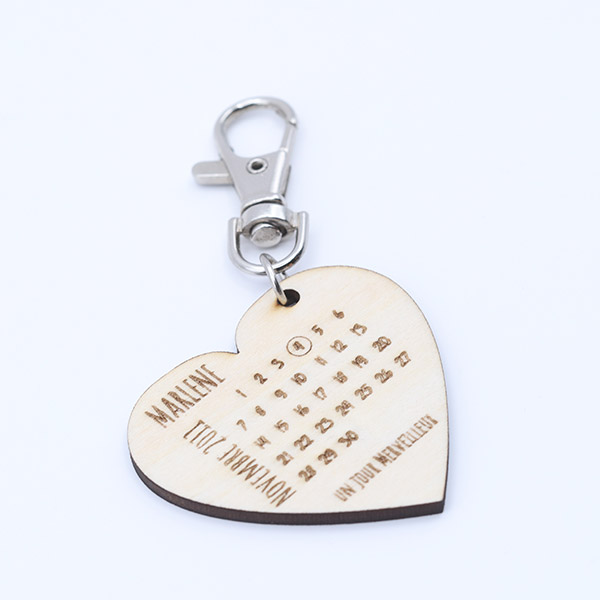 Porte-clés date d'anniversaire personnalisé par gravure laser cadeau à offrir petit prix