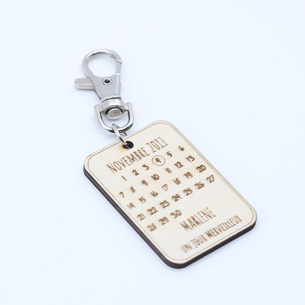 Porte-clés date d'anniversaire personnalisé par gravure laser cadeau à offrir petit prix